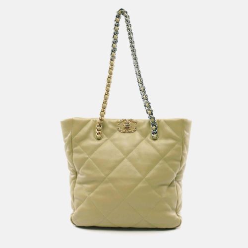 Lambskin Leather 19 Shoulder Bag - Chanel - Modalova