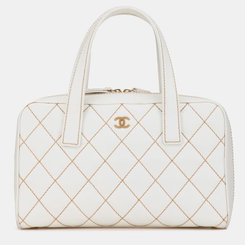 Chanel White CC Quilted Lambskin Wild Stitch Handbag - Chanel - Modalova