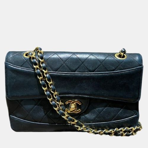 Lambskin Vintage Paris Flap Bag - Chanel - Modalova
