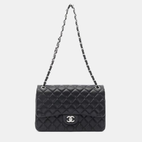 Classic Double Flap Jumbo Quilted Lambskin Shoulder Bag - Chanel - Modalova