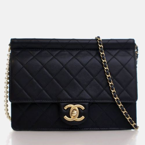 Chic Pearls Medium Lambskin Flap Bag - Chanel - Modalova