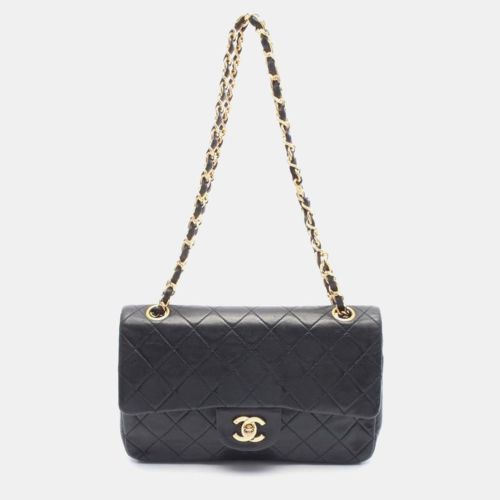 Classic Double Flap Leather Shoulder Bag - Chanel - Modalova