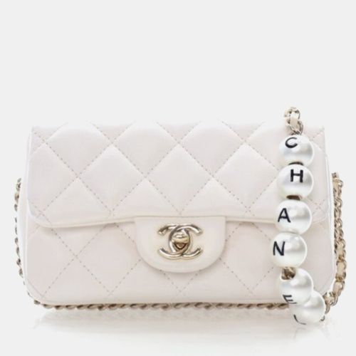 Flap Mini Lambskin Logo Pearl Chain Bag - Chanel - Modalova
