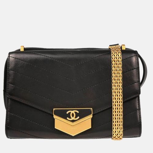 Medal Flap Lambskin Chevron Shoulder Bag - Chanel - Modalova