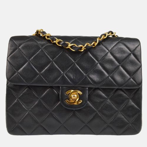 Classic Square Flap Lambskin Shoulder Bag - Chanel - Modalova