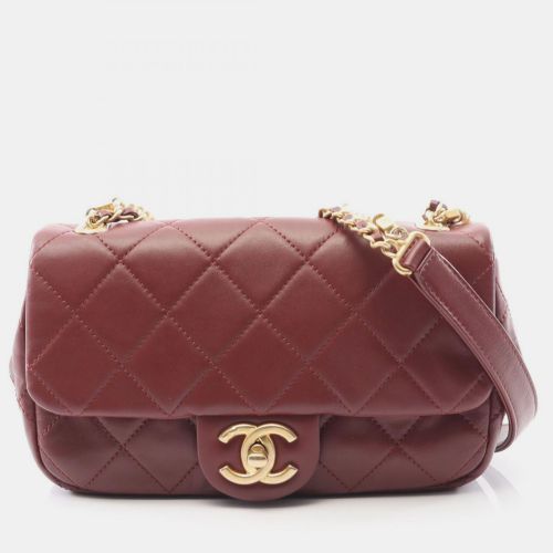 Crystal Pearls Small Quilted Calfskin Chain Flap Bag - Chanel - Modalova