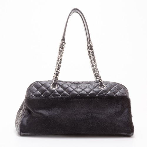 Chanel Black Leather and Fur Satchel - Chanel - Modalova