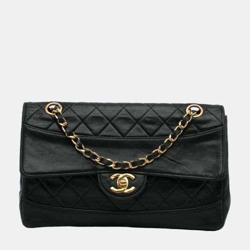 Chanel Black Quilted Lambskin Shoulder Bag - Chanel - Modalova