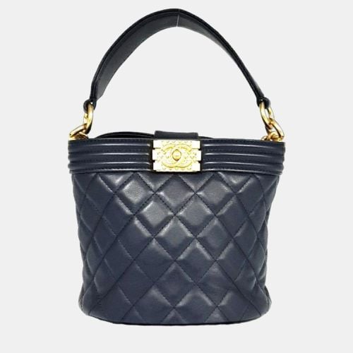 Chanel Navy Blue Leather Quilted Bucket Boy Shoulder Bag - Chanel - Modalova