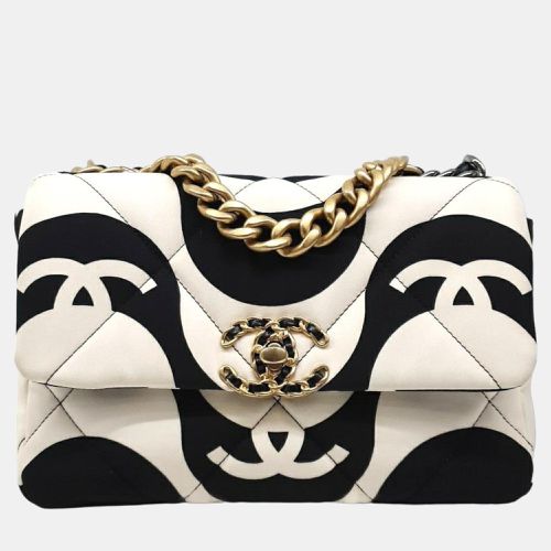 Chanel Black/White Fabric Small 19 Flap Shoulder Bag - Chanel - Modalova