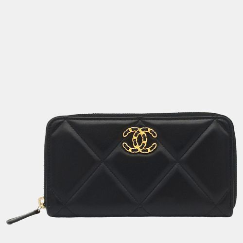 Chanel Black Leather 19 Continental Wallet - Chanel - Modalova