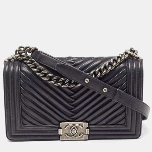 Chanel Black Chevron Pleated Leather Medium Boy Flap Bag - Chanel - Modalova