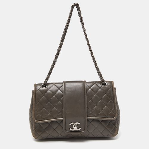 Chanel Grey Quilted Leather Elementary Chic Flap Bag - Chanel - Modalova