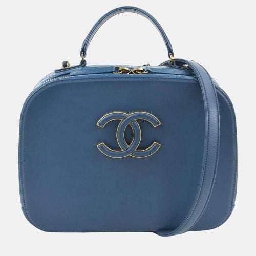 Chanel Blue Calfskin and Quilted Goatskin Small Coco Curve Vanity Case - Chanel - Modalova