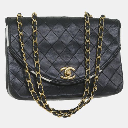 Chanel Black Leather Quilted Half Moon Flap Bag - Chanel - Modalova