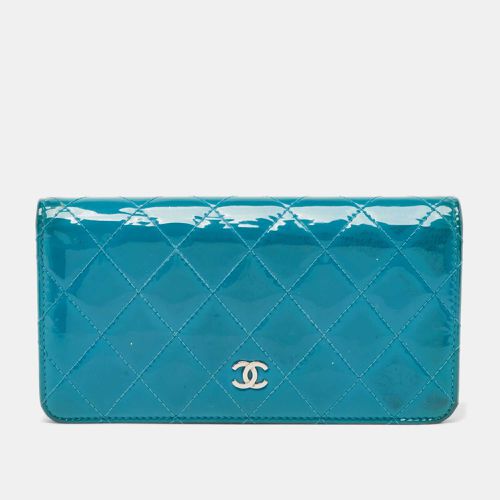 Chanel Teal Quilted Patent Leather L Yen Wallet - Chanel - Modalova