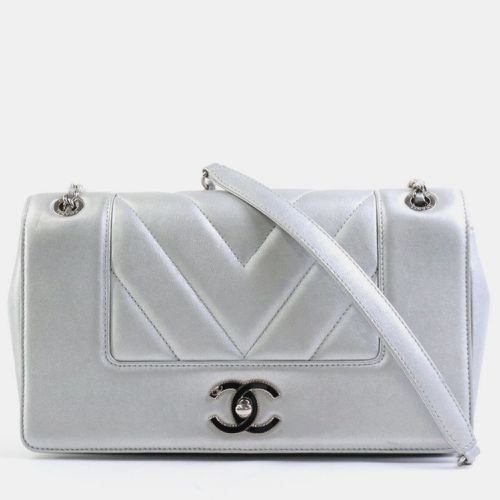 Chanel Silver Metallic Leather Chevron Mademoiselle Vintage Flap Bag - Chanel - Modalova