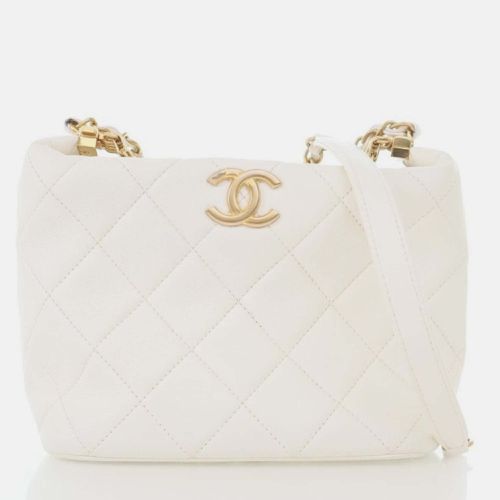 Chanel White Quilted Lambskin Small Crystal Logo Letters Chain Handle Bag - Chanel - Modalova