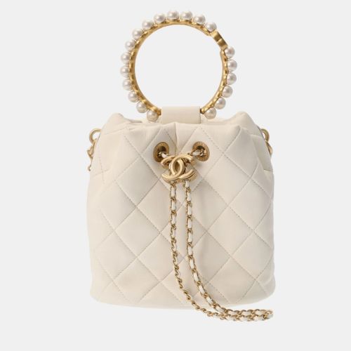 Chanel White Leather Pearl Crown Drawstring Bag - Chanel - Modalova