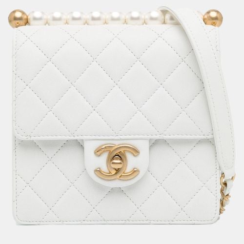 Chanel White Small Lambskin Chic Pearls Flap - Chanel - Modalova