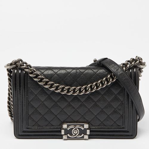 Chanel Black Quilted Patent and Leather Medium Boy Flap Bag - Chanel - Modalova