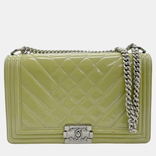 Chanel Green Patent Leather Large Boy Shoulder Bags - Chanel - Modalova