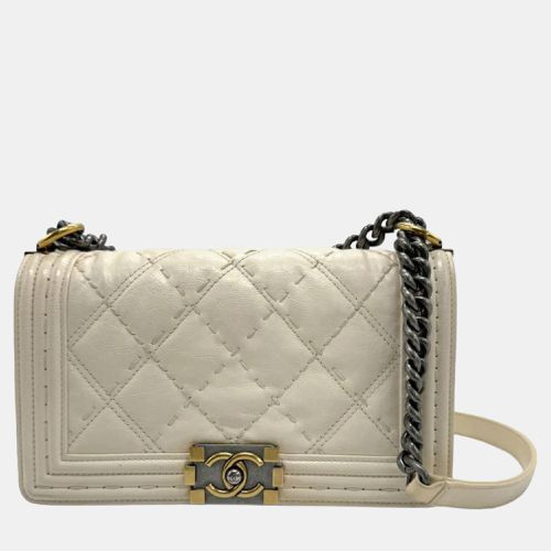 Chanel Off-White Calfskin Quilted Mini Boy Flap White Shoulder Bag - Chanel - Modalova