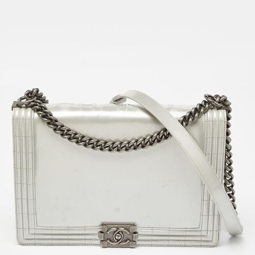 Chanel Grey Patent Leather Large Reverso Boy Flap Bag - Chanel - Modalova