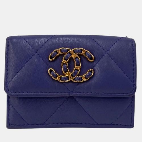 Chanel Purple Lambskin Leather 19 Trifold Wallet - Chanel - Modalova