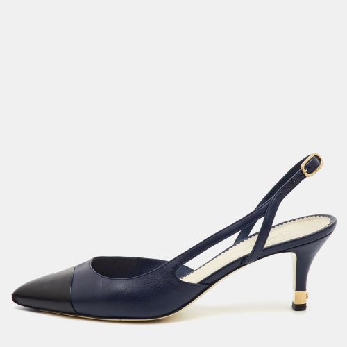 Interlocking CC Logo /Black Leather Cap Toe Slingback Pumps - Chanel - Modalova