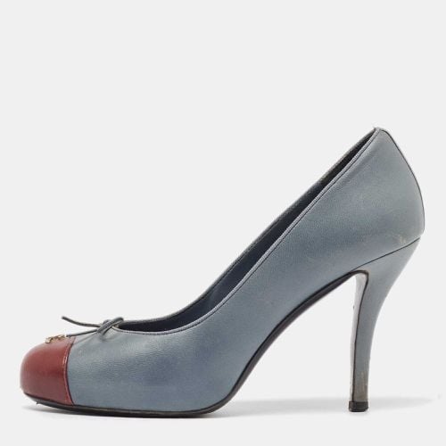 Chanel Grey/Burgundy Leather CC Cap-Toe Bow Pumps Size 38 - Chanel - Modalova