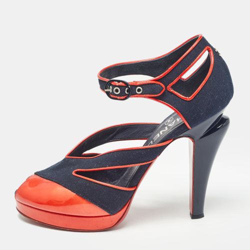 Chanel Navy Blue/Red Canvas and Patent Leather CC Strappy Sandals Size 38.5 - Chanel - Modalova