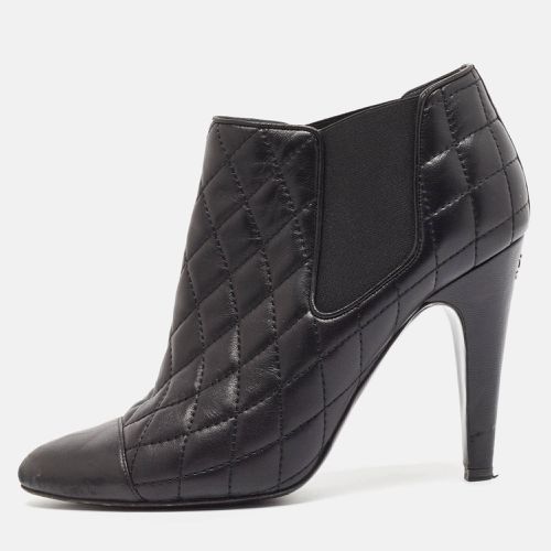 Chanel Black Quilted Leather CC Ankle Booties Size 39.5 - Chanel - Modalova