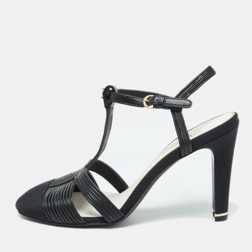 Chanel Black Canvas and Leather T-Strap Pumps Size 39 - Chanel - Modalova