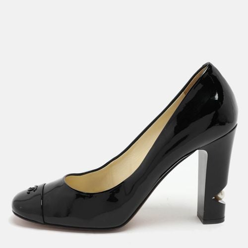 Chanel Black Patent Leather CC Cap Toe Pumps Size 38 - Chanel - Modalova