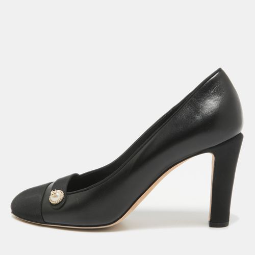 Chanel Black Leather and Canvas Cap Toe CC Pearl Detail Pumps Size 39 - Chanel - Modalova