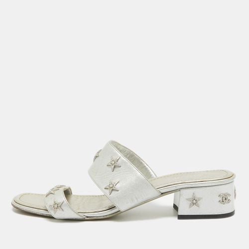 Chanel Silver Leather Star Crystal Embellished Slide Sandals Size 38.5 - Chanel - Modalova