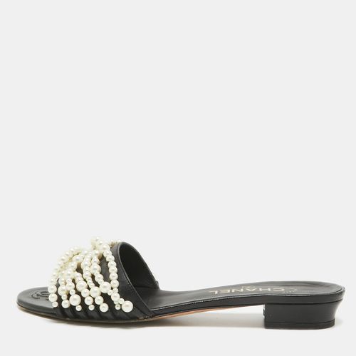 Chanel Black Leather Pearl Embellished CC Slide Sandals Size 38.5 - Chanel - Modalova