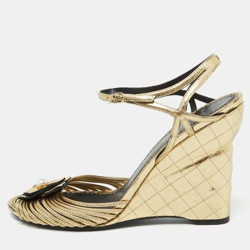 Chanel Gold Leather Camelia Ankle Strap Wedge Sandals Size 40 - Chanel - Modalova