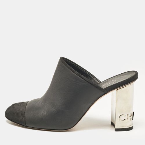 Chanel Black Leather and Fabric Cap Toe CC Mules Size 36 - Chanel - Modalova