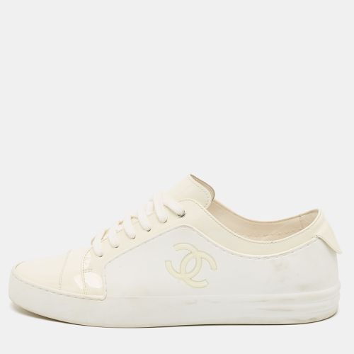 Chanel White/Cream Rubber and Leather CC Low Top Sneakers Size 40 - Chanel - Modalova