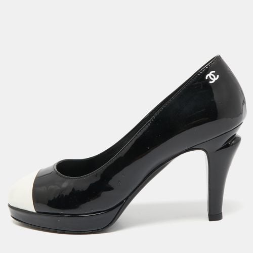 Chanel Black/White Patent Leather CC Cap Toe Platform Pumps Size 37 - Chanel - Modalova