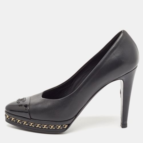 Chanel Black Leather and Patent Cap Toe CC Pumps Size 38.5 - Chanel - Modalova