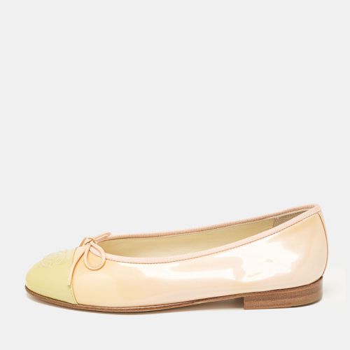 Chanel Two Tone Patent Leather CC Ballet Flats Size 35.5 - Chanel - Modalova