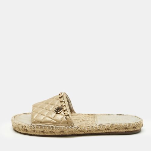 Chanel Gold Quilted Leather CC Chain Espadrille Flat Slides Size 36 - Chanel - Modalova