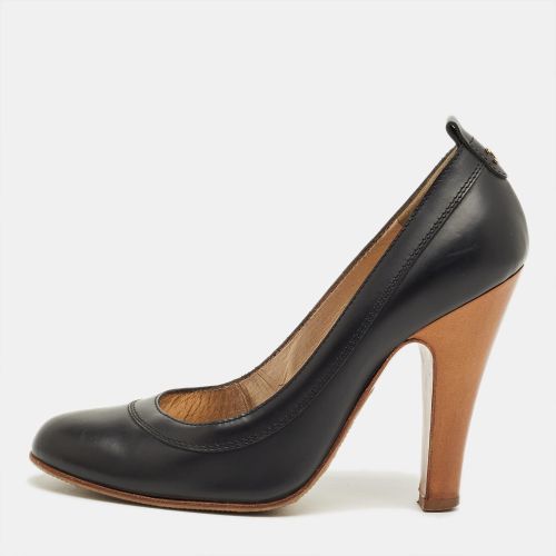 Chanel Black Leather Round Toe Pumps Size 37.5 - Chanel - Modalova