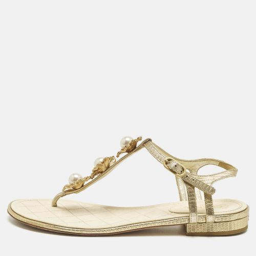 Chanel Gold Leather Pearl Camellia Thong T-Strap Flat Sandals Size 38.5 - Chanel - Modalova
