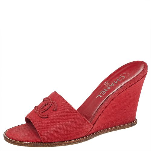 Chanel Red Canvas CC Wedge Slide Sandals Size 38.5 - Chanel - Modalova