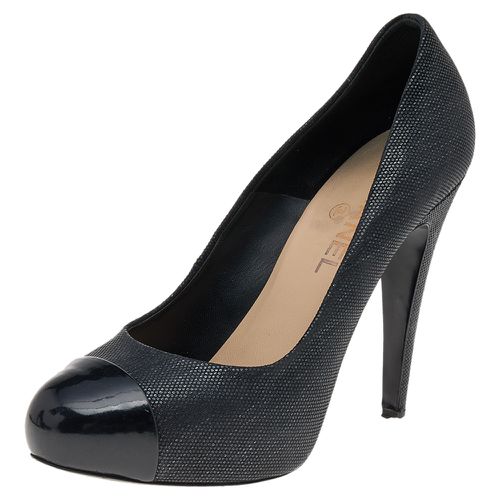 Chanel Black Textured Leather CC Cap Toe Pumps Size 38.5 - Chanel - Modalova