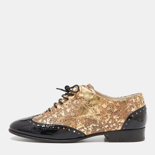 Chanel Metallic Gold/Black Patent Leather Brogue Lace-Up Oxford Size 37 - Chanel - Modalova